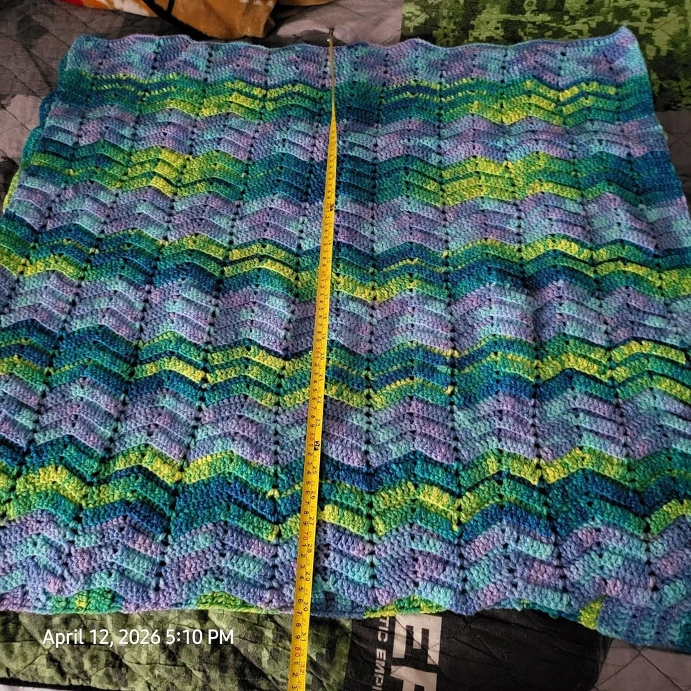 Vintage Crochet Ripple Afghan Blanket 70s Chevron Zig Zag Pastel Colors 30x33(2)